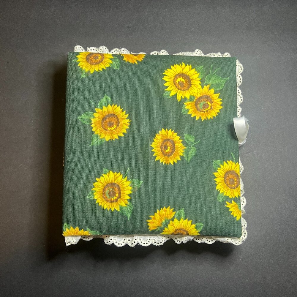 VTG Handmade Green & Yellow Floral Sunflower Fabric Lace Eyelet Trim Photo Album